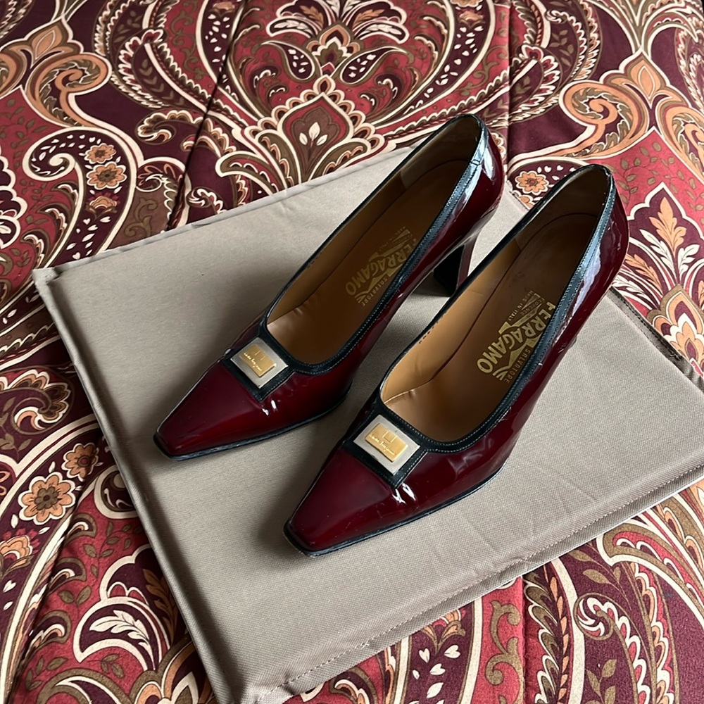Salvatore Ferragamo size 10 burgandy with black detail